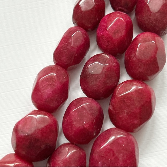 Stunning Triple Strand Red Ruby Graduated Bead Necklace - Picture 7 of 15